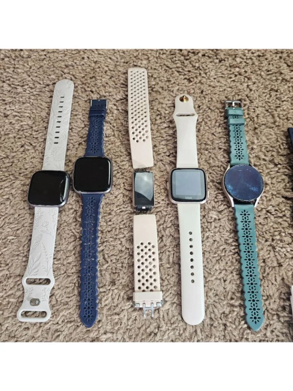 READ Lot of 5 Fitbit Watches & Samsung Watch + 29 Bands and Chargers Untested